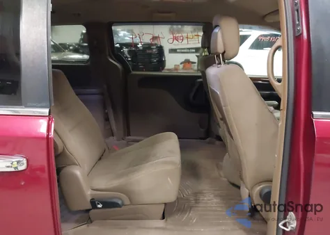 2011 Chrysler Town & Country Touring z USA, uszkodzony, nr VIN 2A4RR5DG6BR603944